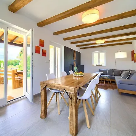 فيلة Stella مالينسكا