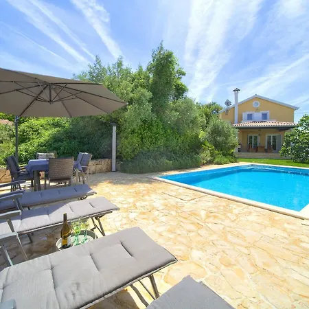 Stella مالينسكا