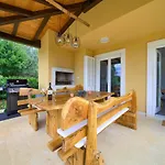Stella Villa *