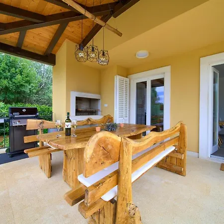Stella Villa *